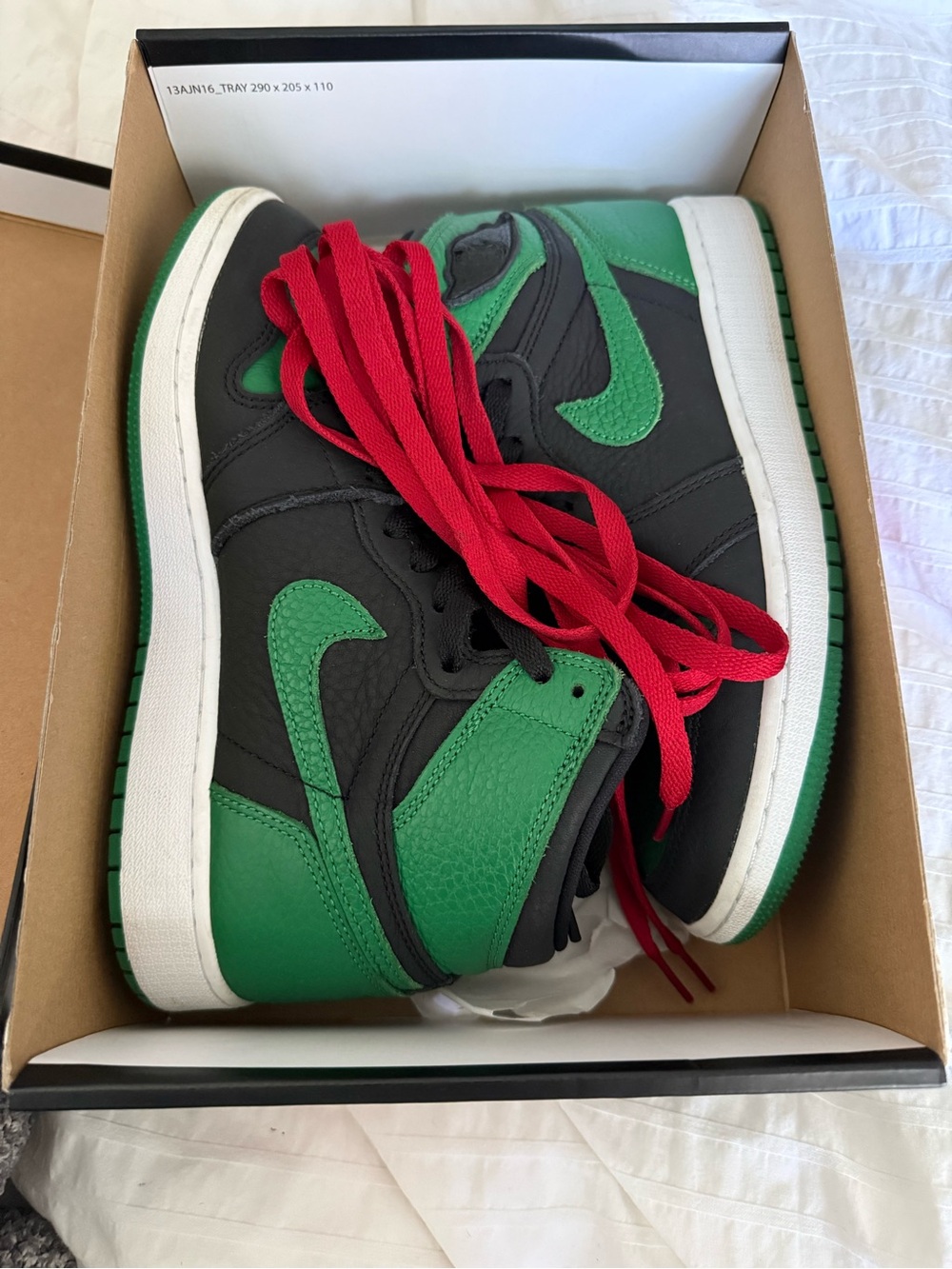 Nike Air Jordan 1 Retro High OG - Picture 7 of 10